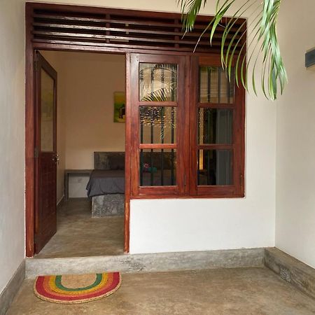 The Calm Palm Hotel Hikkaduwa Exterior photo