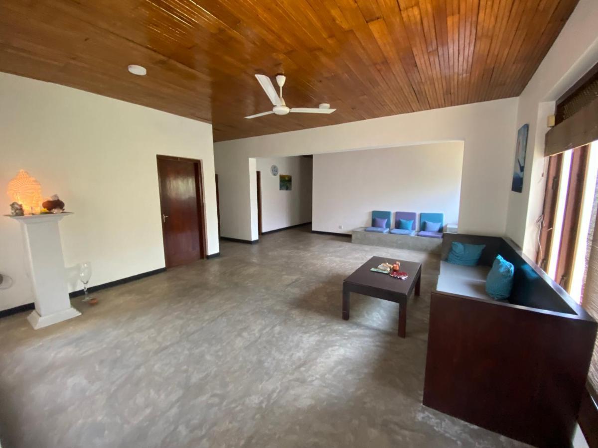 The Calm Palm Hotel Hikkaduwa Exterior photo